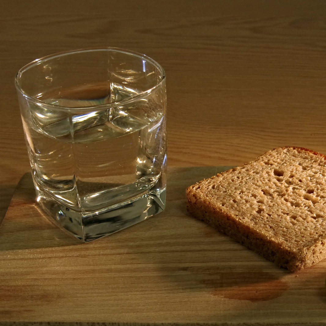 Еда вода хлеб